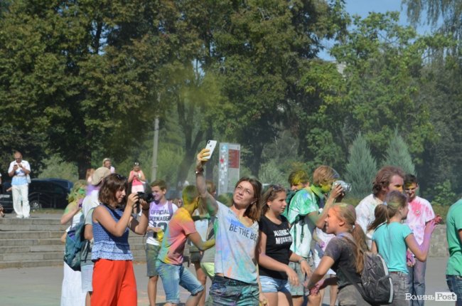 Кольорова подія року: як у Луцьку святкують День молоді. ФОТО