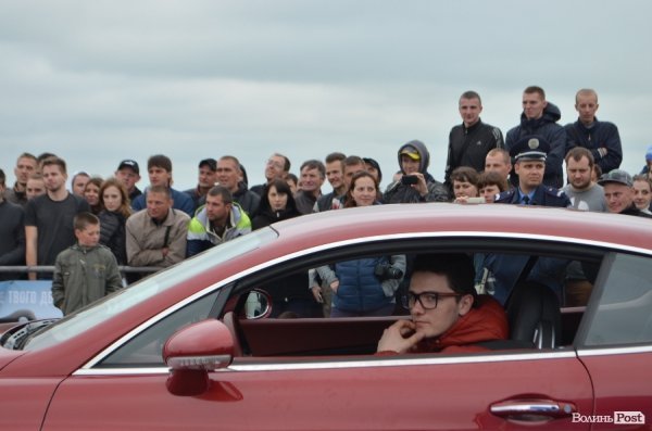 Під Луцьком визначили переможця з дрег-рейсінгу. ФОТО