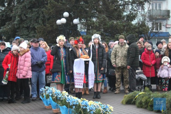 Нагороди, вітання та сльози щастя: у Володимирі урочисто зустріли воїнів 14-ї бригади. ФОТО. ВІДЕО