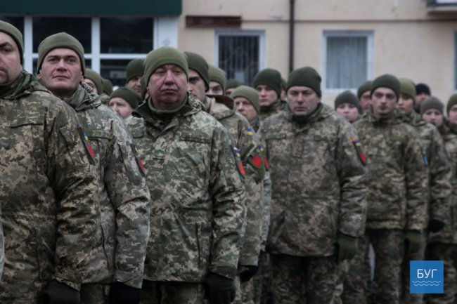 Нагороди, вітання та сльози щастя: у Володимирі урочисто зустріли воїнів 14-ї бригади. ФОТО. ВІДЕО