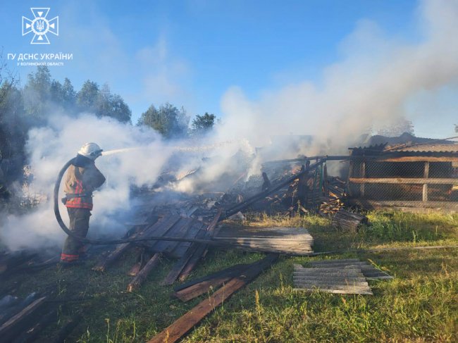Пожежі на Волині: горіли дві господарські споруди та сіно. ФОТО