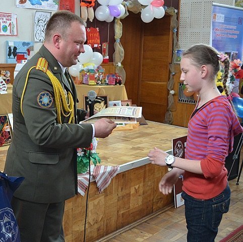 Діти показали, як бачать рятувальників. ФОТО