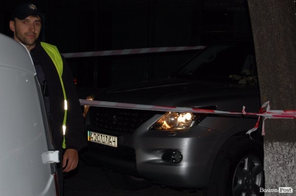 В Луцьку на стоянці біля торгового центру  стався вибух. ФОТО