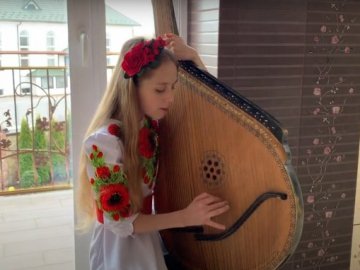 Волинська бандуристка перемогла у кількох міжнародних онлайн-конкурсах. ФОТО