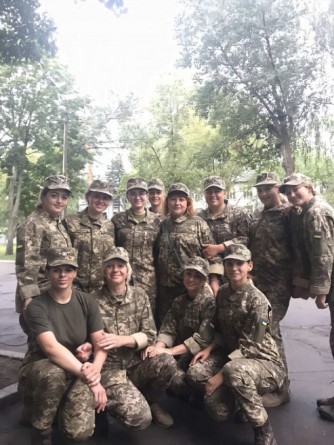 «Не розумію тих, хто ховається від армії», – 19-річна військова-медик, що служить в зоні ООС