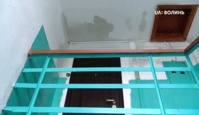 Луцьку багатоповерхівку підтопив дощ. ФОТО