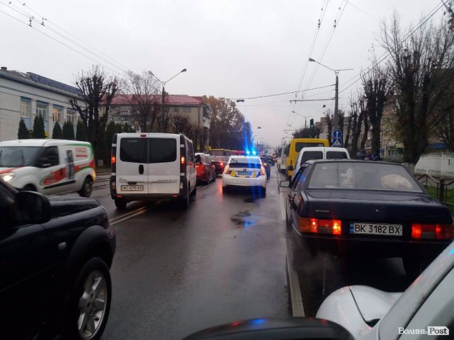 Через дві аварії у Луцьку величезна «тягучка»