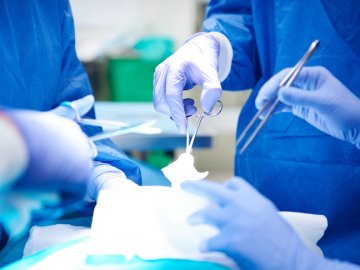 На Волині дівчинці-підлітку видалили гінекологічну пухлину великих розмірів. ФОТО 18+