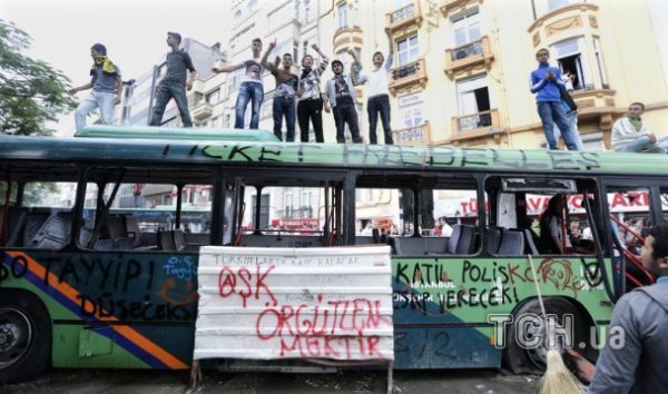 Бунт у Туреччині. ФОТО. ВІДЕО