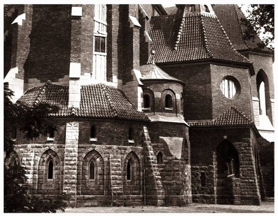 Субтропічний курорт і згаслий вулкан: 15 несподіваних історичних фото Волині