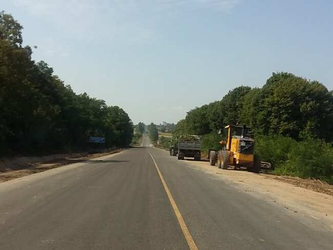 На Волині через ремонт дороги частково обмежили рух транспорту. ФОТО