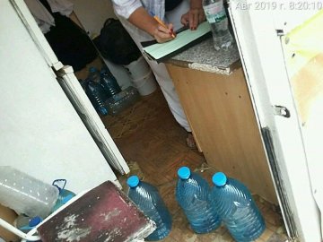 Луцькі муніципалі викрили 3 «точки» продажу сурогату. ФОТО