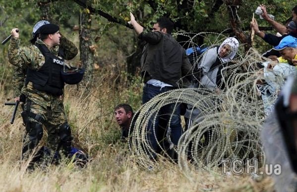 Тисячі біженців «штурмують» країни ЄС. ФОТО