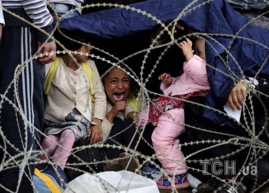 Тисячі біженців «штурмують» країни ЄС. ФОТО