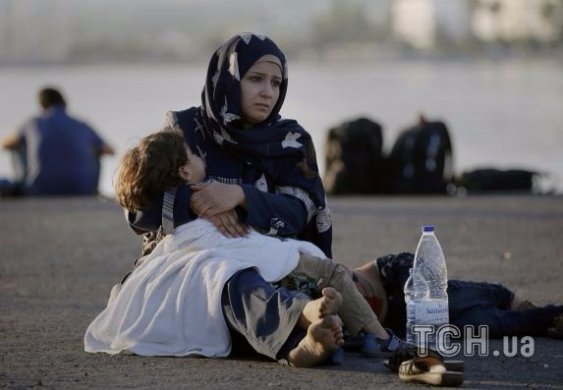 Тисячі біженців «штурмують» країни ЄС. ФОТО