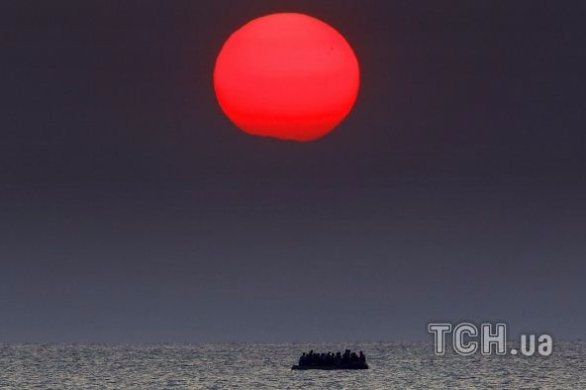 Тисячі біженців «штурмують» країни ЄС. ФОТО