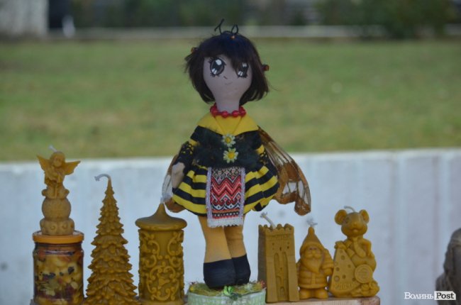 Від і до: що і за скільки пропонують купити на різдвяному ярмарку в центрі Луцька. ФОТО