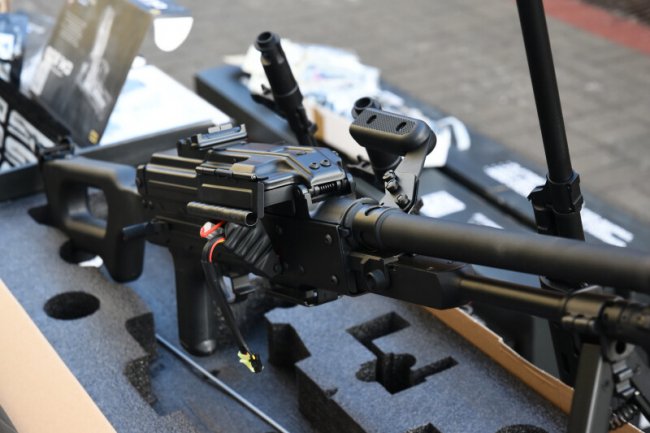 Луцька громада передала військовим автівки