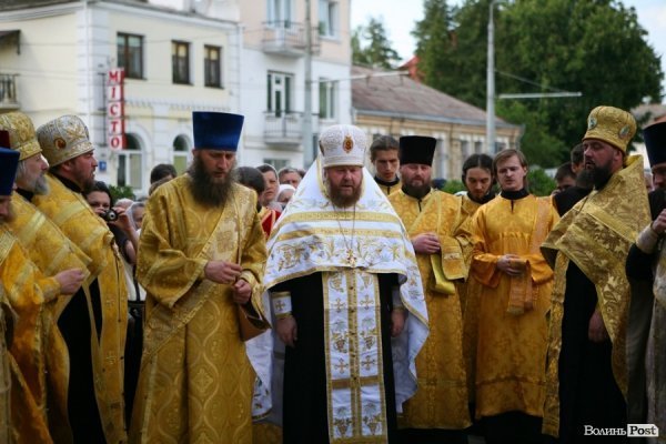 Миколая Чудотворця у Луцьку вшанували хресною ходою. ФОТО 