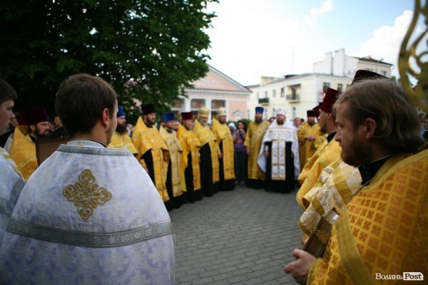 Миколая Чудотворця у Луцьку вшанували хресною ходою. ФОТО 