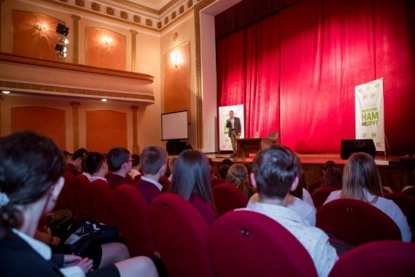 Луцьким школярам розповіли всю правду про наркотики. ФОТО