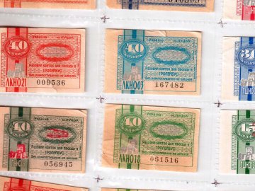 Лучанин показав власну колекцію тролейбусних квитків. ФОТО