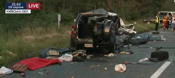 Перетнув подвійну суцільну: під Києвом – смертельна аварія. ФОТО. ВІДЕО