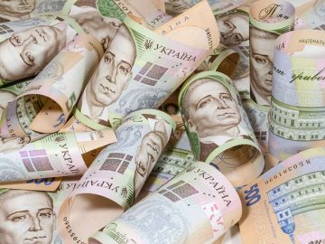 Гривня стала «найміцнішою» валютою світу