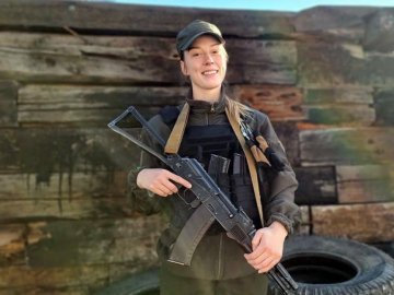 Змінила гвинтівку для біатлону на автомат: спортсменка захищає Україну від окупантів