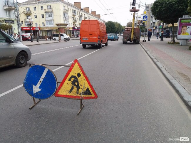 У Луцьку тролейбус втаранився у світлофор 