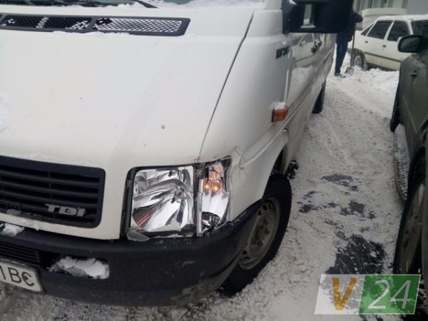 У Луцьку – аварія через нерозчищену дорогу