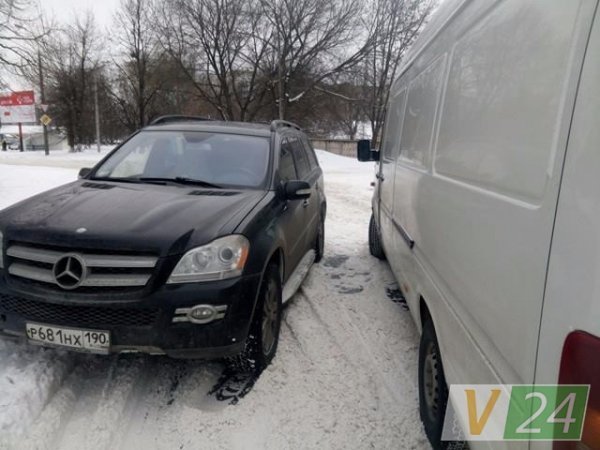 У Луцьку – аварія через нерозчищену дорогу