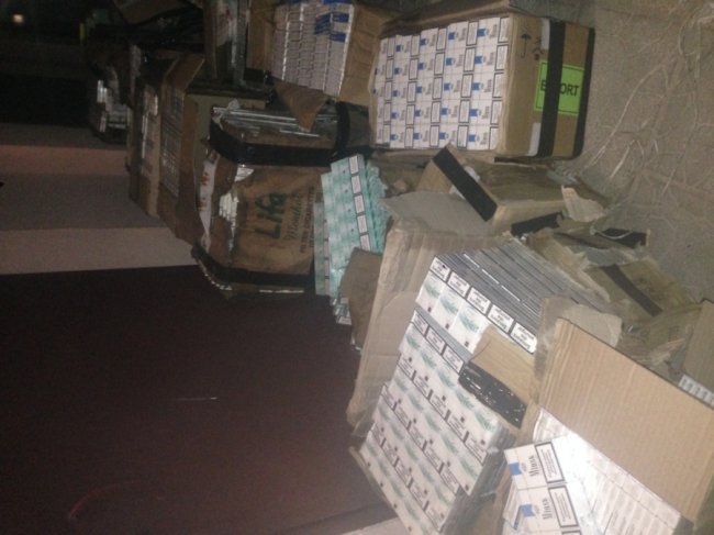 Луцькі прикордонники на кордоні з Польщею знайшли 24 ящики сигарет