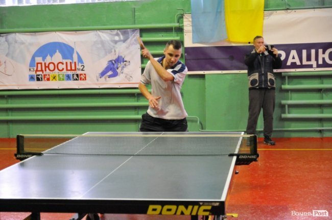 Як у Луцьку патрульні, військові і діти грали в теніс