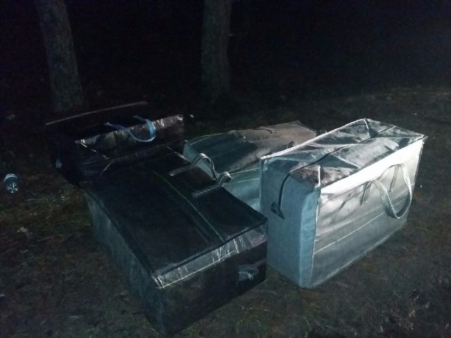 На Волині знайшли 16 ящиків контрабандного тютюну