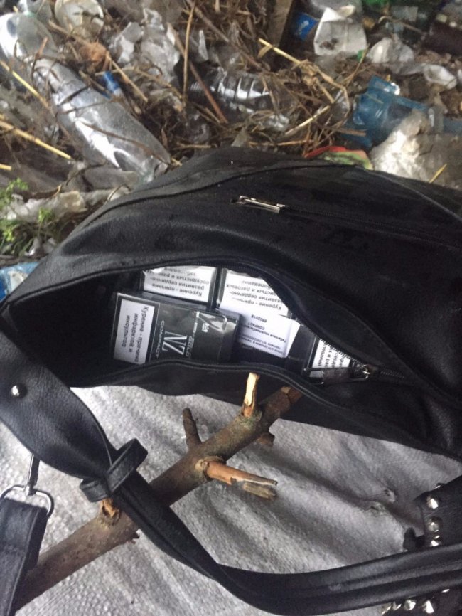 На Волині знайшли 16 ящиків контрабандного тютюну