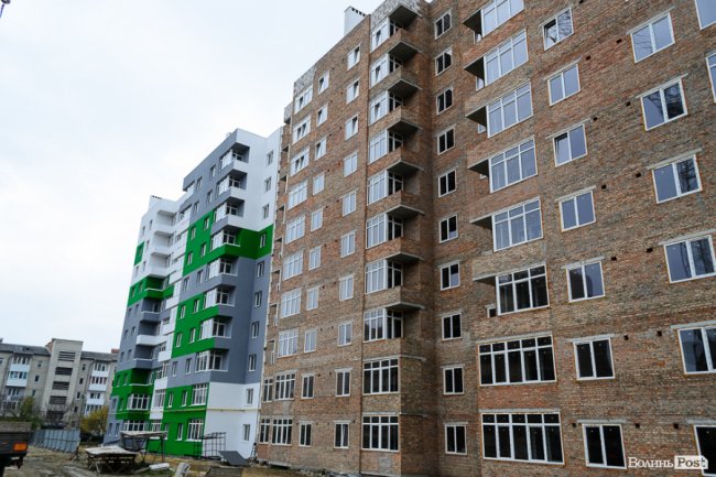 Холод – не завада: як у Луцьку будують «карамельний» житловий комплекс. ФОТО*