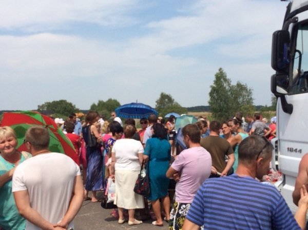 На Волині родичі військових два дні блокують міжнародну трасу. ДОПОВНЕНО   