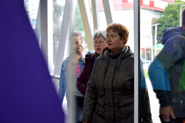 Луцькі пенсіонери лишилися під враженнями від «Генія і безумця» у «Промені»