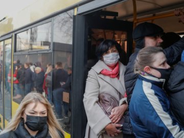 Дотримання карантину в громадському транспорті: лучан просять повідомляти про порушення