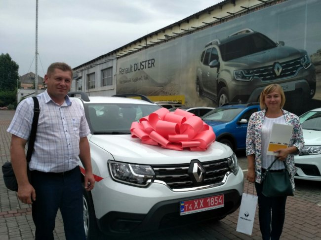 Для сімейних лікарів Жидичинської громади купили нову автівку. ФОТО