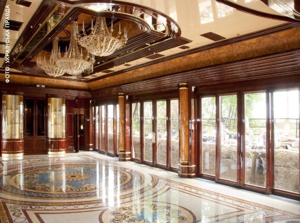 У Януковича є палац на воді, який коштує 75 мільйонів гривень. ФОТО