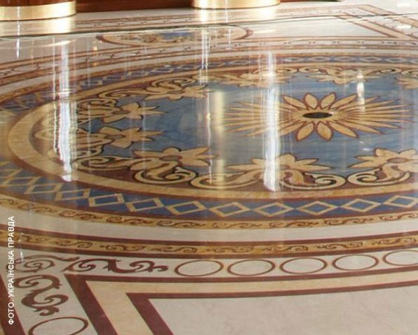 У Януковича є палац на воді, який коштує 75 мільйонів гривень. ФОТО