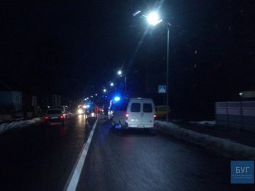 У Володимирі бус збив людину