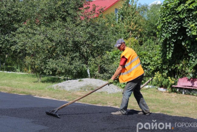 У селі на Волині взялися за дорогу, яку не ремонтували півстоліття