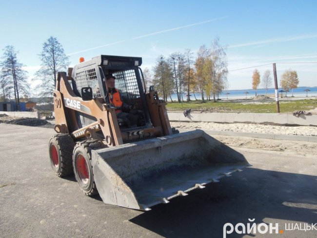 Показали, як розширюють набережну у Світязі. ФОТО