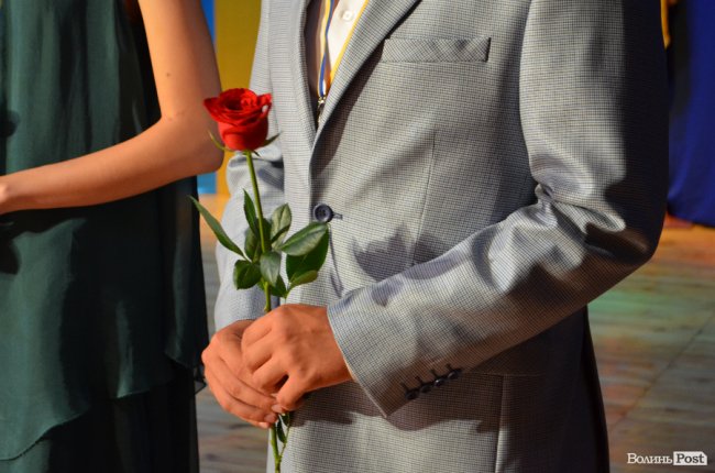 «Ви переможці»: у Луцьку нагородили випускників-медалістів. ФОТО