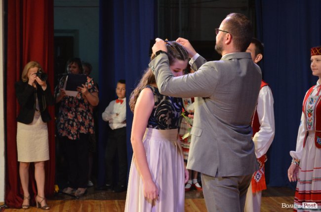 «Ви переможці»: у Луцьку нагородили випускників-медалістів. ФОТО