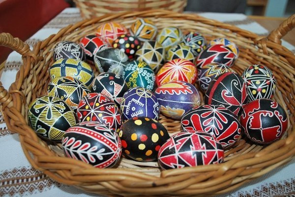 У Луцьку вчили малювати писанки. ФОТО