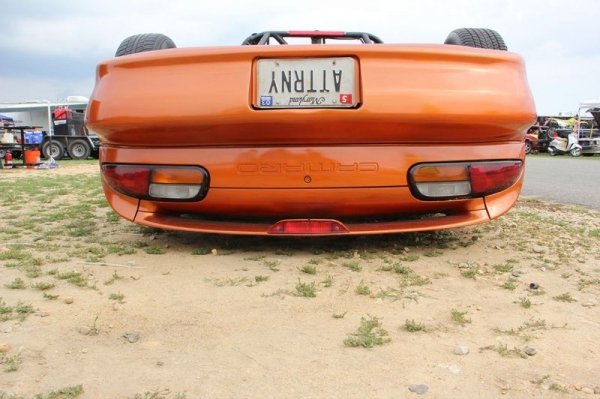 Перевернуте авто взяло участь у заїзді. ВІДЕО